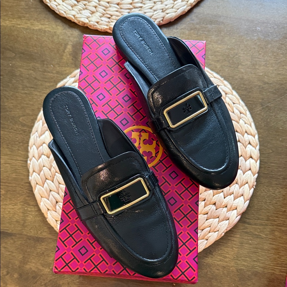 Tory Burch Black Leather Georgia Loafer with Gold Buckle size 8.5 - Picture 2 of 5